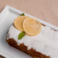 Budín de limón y frutilla: una bomba de sabor para comenzar la semana y disfrutar del postre más rico