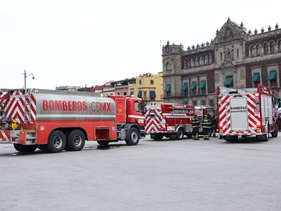 Flamazo en plantón de la UPREZ en el Zócalo; tres mujeres lesionadas