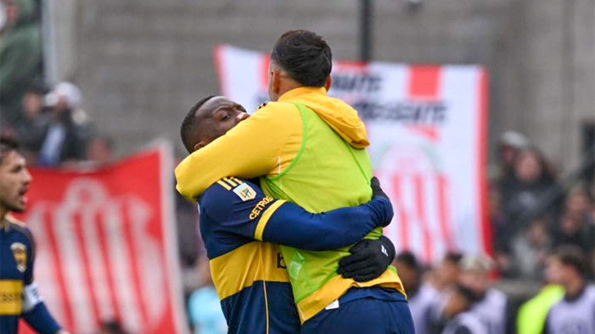 Es el final y celebra Advíncula