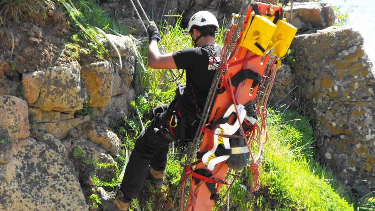 Rescate vertical en altura. Fuente: (Facebook)