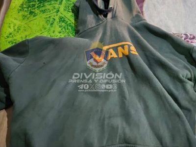 La policía de Neuquén detuvo a dos sujetos acusados de robar bajo la modalidad de motochorros