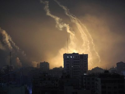 Israel aumenta ataques por aire y tierra en Gaza; corta teléfonos e internet de territorio palestino
