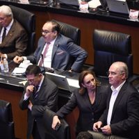 Senadores aprueban prohibición de publicidad de comida chatarra en escuelas