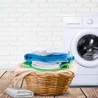 Deshacete de las manchas en la ropa con este quitamanchas casero con 2 productos que tenés en casa