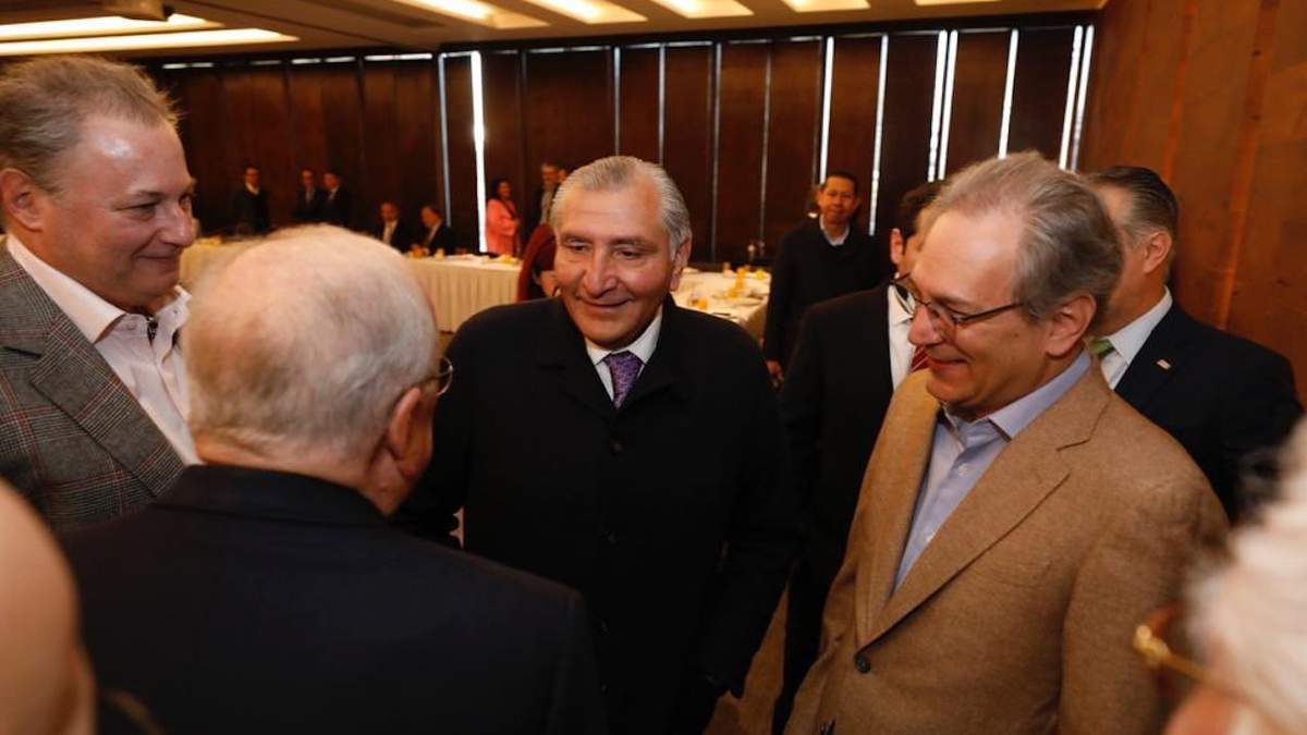 El secretario de Gobernación saludó al empresario
