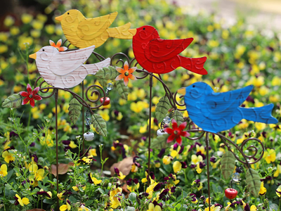 No tires las bandejas de plástico usadas: creá esto tan hermoso para decorar tu jardín o para vender
