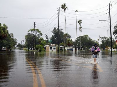 Debby causa inundaciones en Florida y deja al menos cuatro muertos