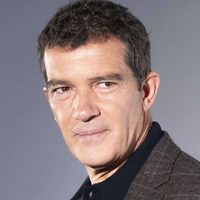 ¡Escándalo mundial! Llaman a Antonio Banderas "persona de color" y provocan repudio masivo