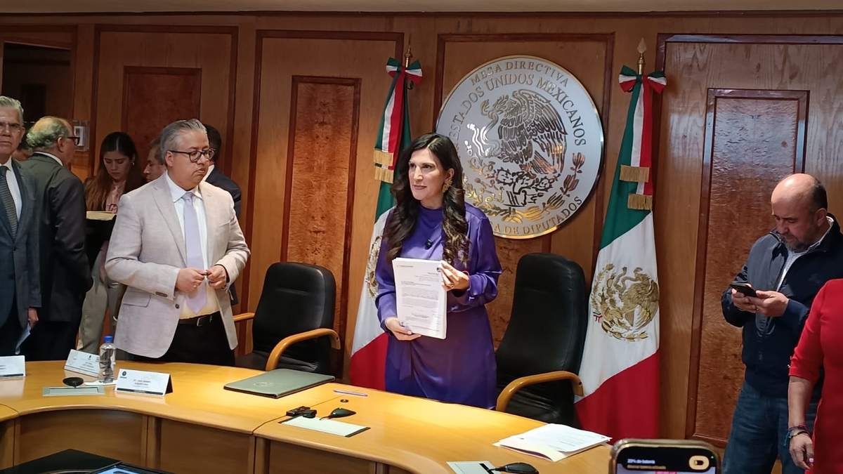 Kenia López recibe la reforma electoral