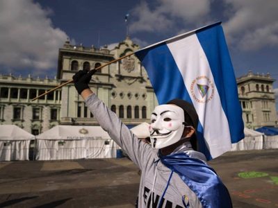 Autoritarismos globales y DDHH