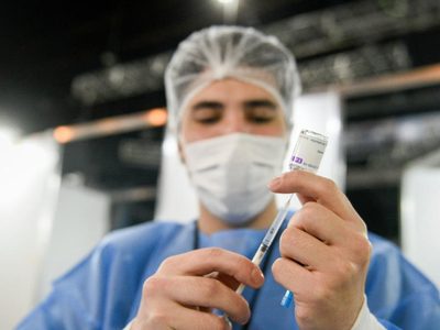 El 50% de los mayores de 20 años recibieron al menos una dosis de la vacuna contra el coronavirus