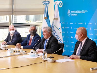 Quisieron extorsionar a un funcionario de Cancillería: pedían un cargo para no revelar información