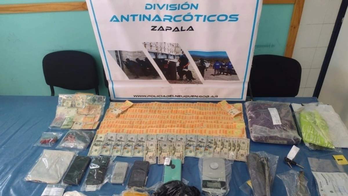 Elementos secuestrados por la Policía de Neuquén, en Zapala. Fuente: (Prensa Policía)
