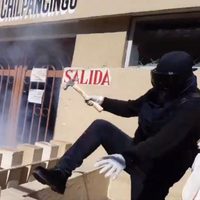 Mujeres marchan en Chilpancingo y vandalizan edificios en protesta por la candidatura de Salgado