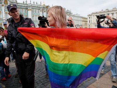 Putin promulga ley que prohíbe procedimientos de afirmación de género