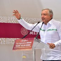 AMLO publica información sobre empresas de Xóchitl Gálvez; la senadora anuncia que lo demandará