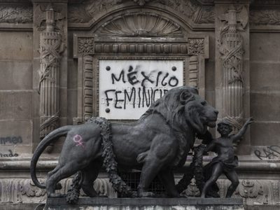 Colectivo #RestauradorasConGlitter solicita documentar pintas en el Ángel de la Independencia
