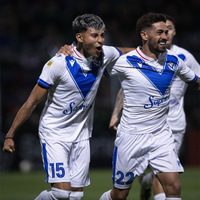 Vélez derrotó a San Martín en San Juan y se acerca a la cima