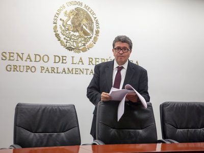 Morena corrige 'error” en la reforma educativa; la autonomía seguirá intacta: Monreal