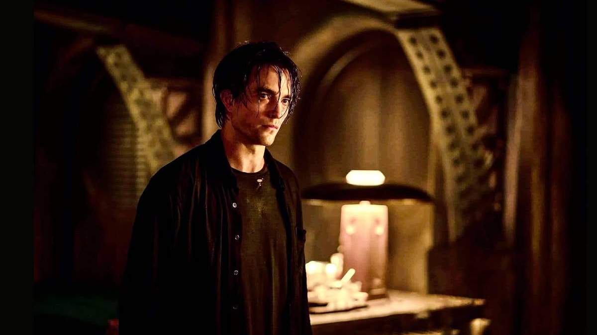 Robert Pattinson le da un cariz más formal y rígido al personaje