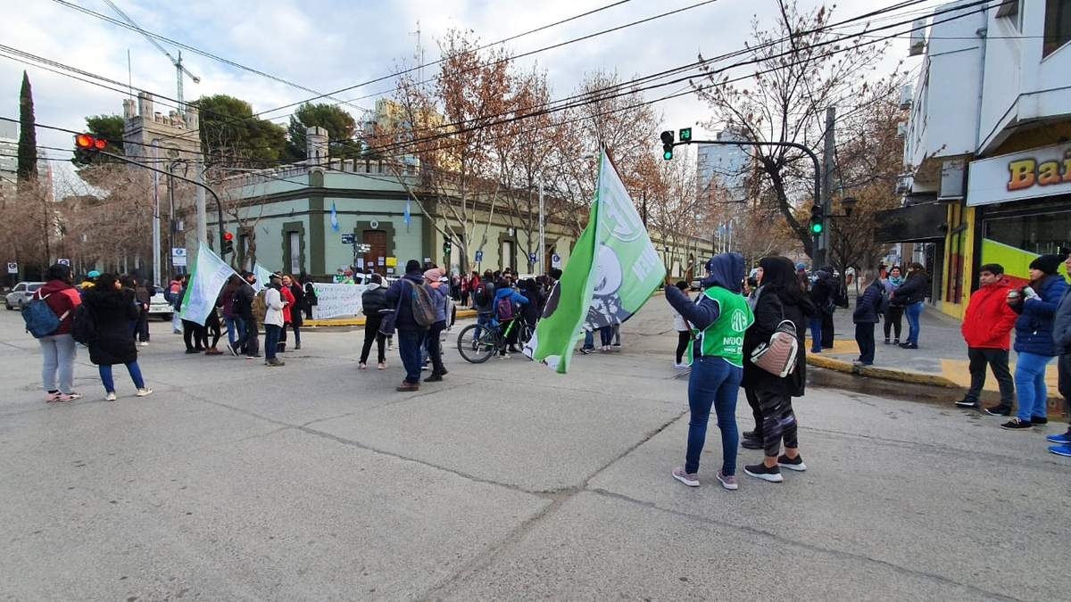 En dos mesas técnicas dieron cuanta de la situación de trabajadores que ya están en periodo de pasar a planta". Fuente: (Javier Manzano)