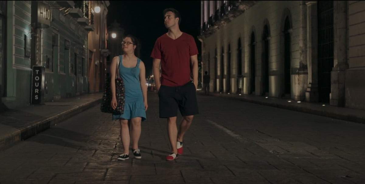 Mónica (danza y actuación) con Juan, en filmación