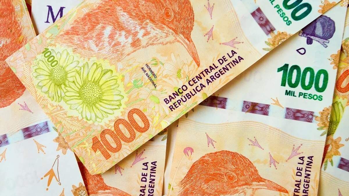 Los billetes de máxima denominación en el país. Fuente: (Twitter)