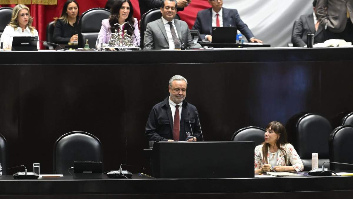 El morenista Alfonso Ramírez Cuéllar rechazó la sorpresiva reserva presentada por Sergio Guitérrez Luna, acompañado en la Mesa Directiva por la panista Kenia López Rabadán