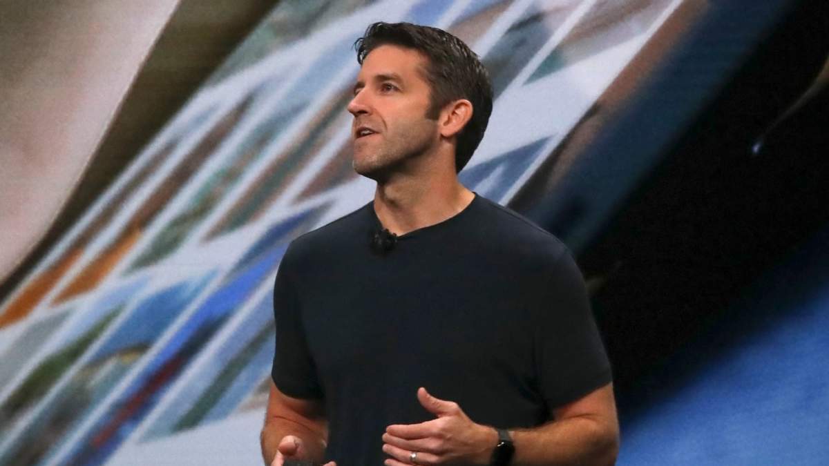 John Ternus, vicepresidente de Ingeniería de Hardware de Apple, durante un evento para anunciar nuevos productos, el martes 30 de octubre de 2018 en Brooklyn, Nueva York