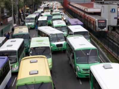Transportistas piden subsidio al gobierno de la CDMX; Sheinbaum lo rechaza