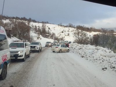 Tres rutas están inhabilitadas y advierten por hielo en la zona de los pasos fronterizos