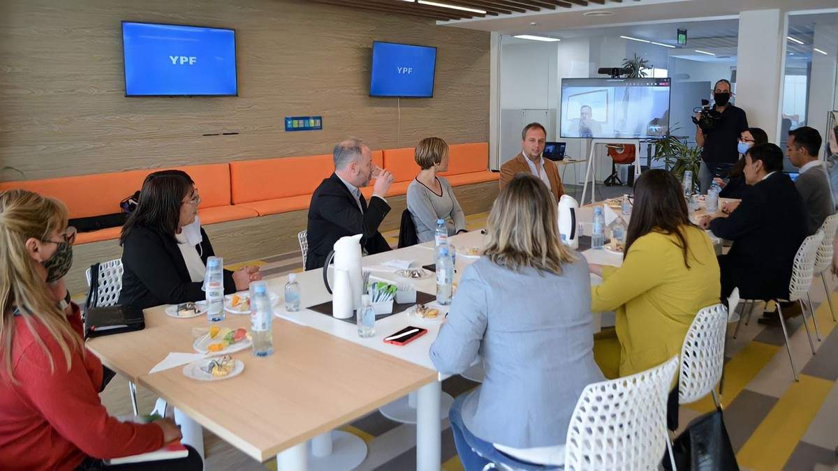 Patagonia Emprende se presentó en las oficinas de YPF. Fuente: (Twitter)