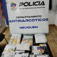 Detuvieron a un hombre y secuestraron droga y dinero en un allanamiento