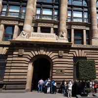 Banxico se queda corto: da remanente de 18 mil millones de pesos al gobierno de Sheinbaum