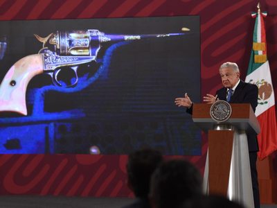 El presidente de Cuba entregó a AMLO pistola que Madero mandó a hacer para Francisco Villa