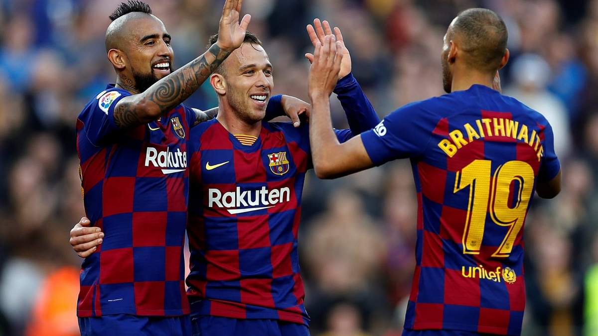 Arthur, entre Vidal y Braithwaite. Fuente (Instagram)