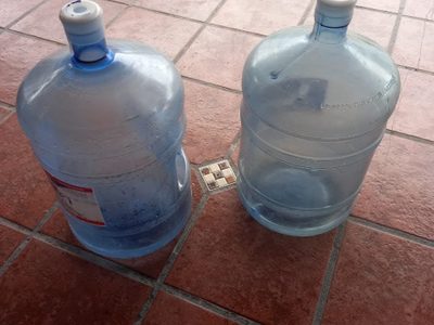 No tires el bidón de agua roto o viejo: creá este mueble rústico para colocar frutas y verduras en tu cocina