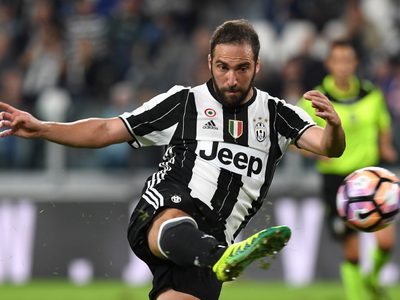 Gonzalo Higuaín, en la mira de dos clubes de la Premier League