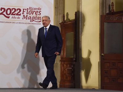 AMLO ofrece “contratar de inmediato y con los mejores sueldos” a médicos en zonas marginadas