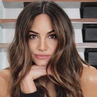 "¡Diosa!" Valerie Domínguez desafía la censura en una toalla y sin prendas ¡Olvidó cubrirse atrás!