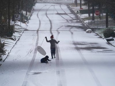 Muere niño de 11 años por la tormenta invernal en Texas
