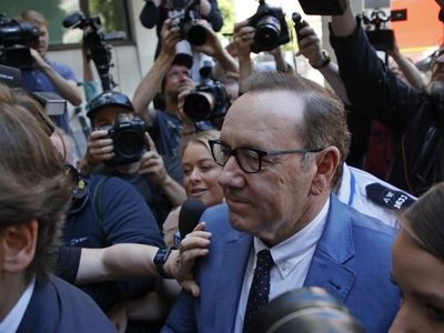 Comienza juicio a Kevin Spacey por agresión sexual
