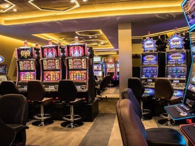 Comando asalta un casino en la Zona Rosa; detienen a dos presuntos responsables