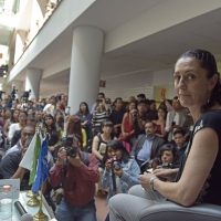 En la UAM, Sheinbaum se lleva las porras y Arriola las burlas; a Barrales la reciben con indiferencia