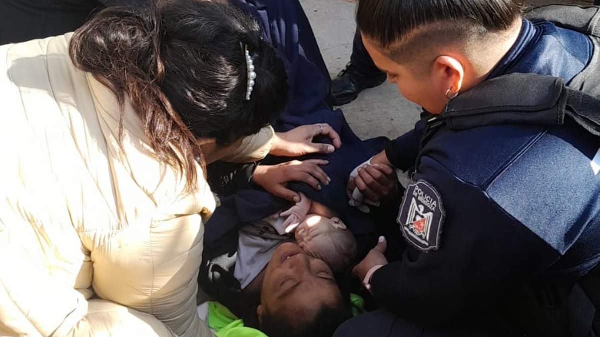 Una mujer dio a luz frente a la Plaza Independencia