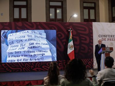 AMLO dice que no sabía de la extorsión en escuela de Veracruz; “vamos a investigar”
