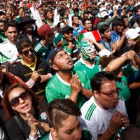La afición mexicana está de fiesta ante la victoria del Tri (Videos)