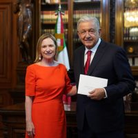 AMLO recibe las cartas credenciales de 14 embajadores en México (Video)