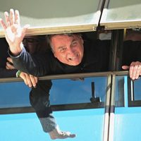 Tras tres meses de autoexilio, Jair Bolsonaro regresó a Brasil