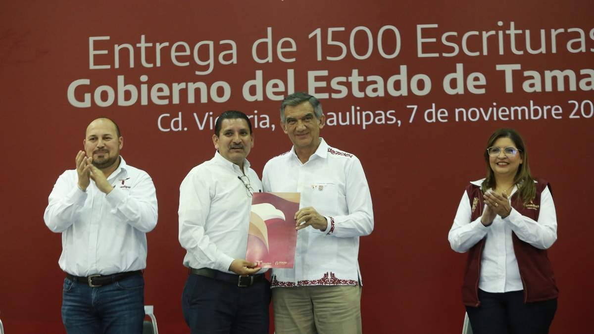 Entrega Américo escrituras a 1,500 familias tamaulipecas